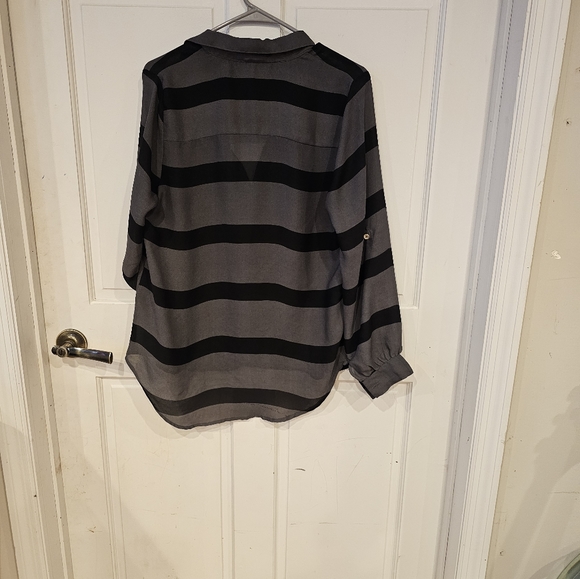 She button down collared stepped short - Picture 4 of 4